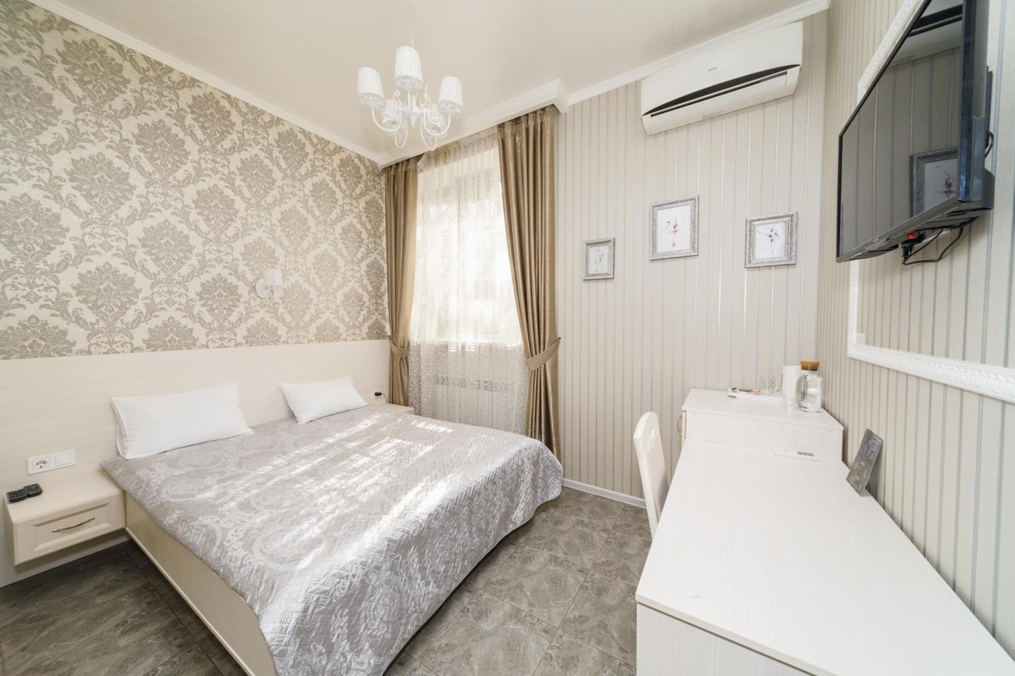 L.O.Y Family Hotel Dnipro Eksteriør bilde