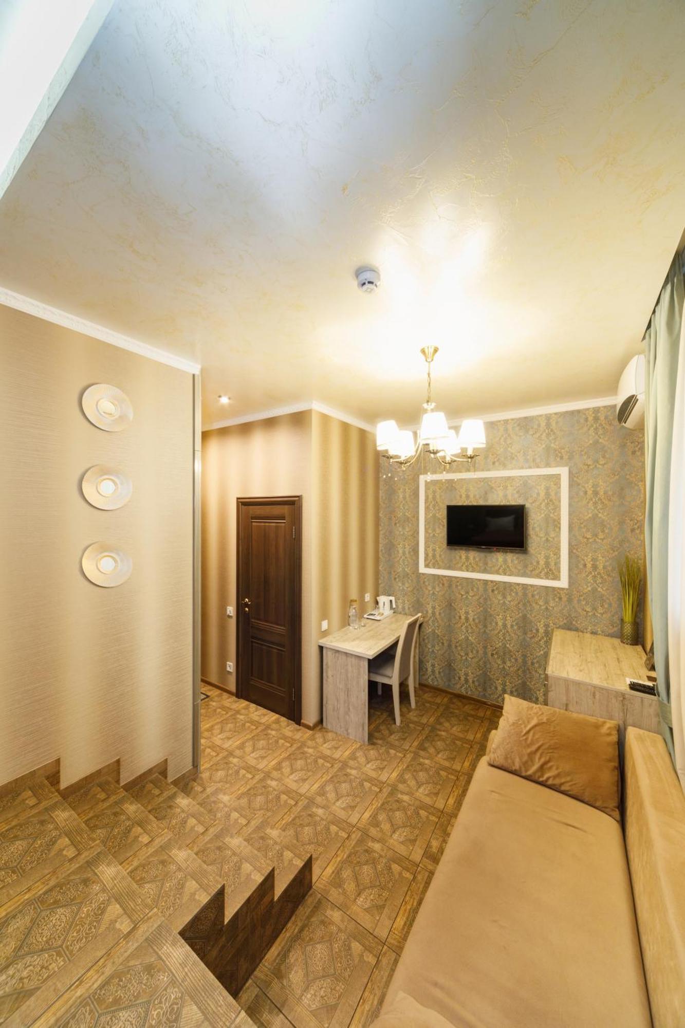 L.O.Y Family Hotel Dnipro Eksteriør bilde