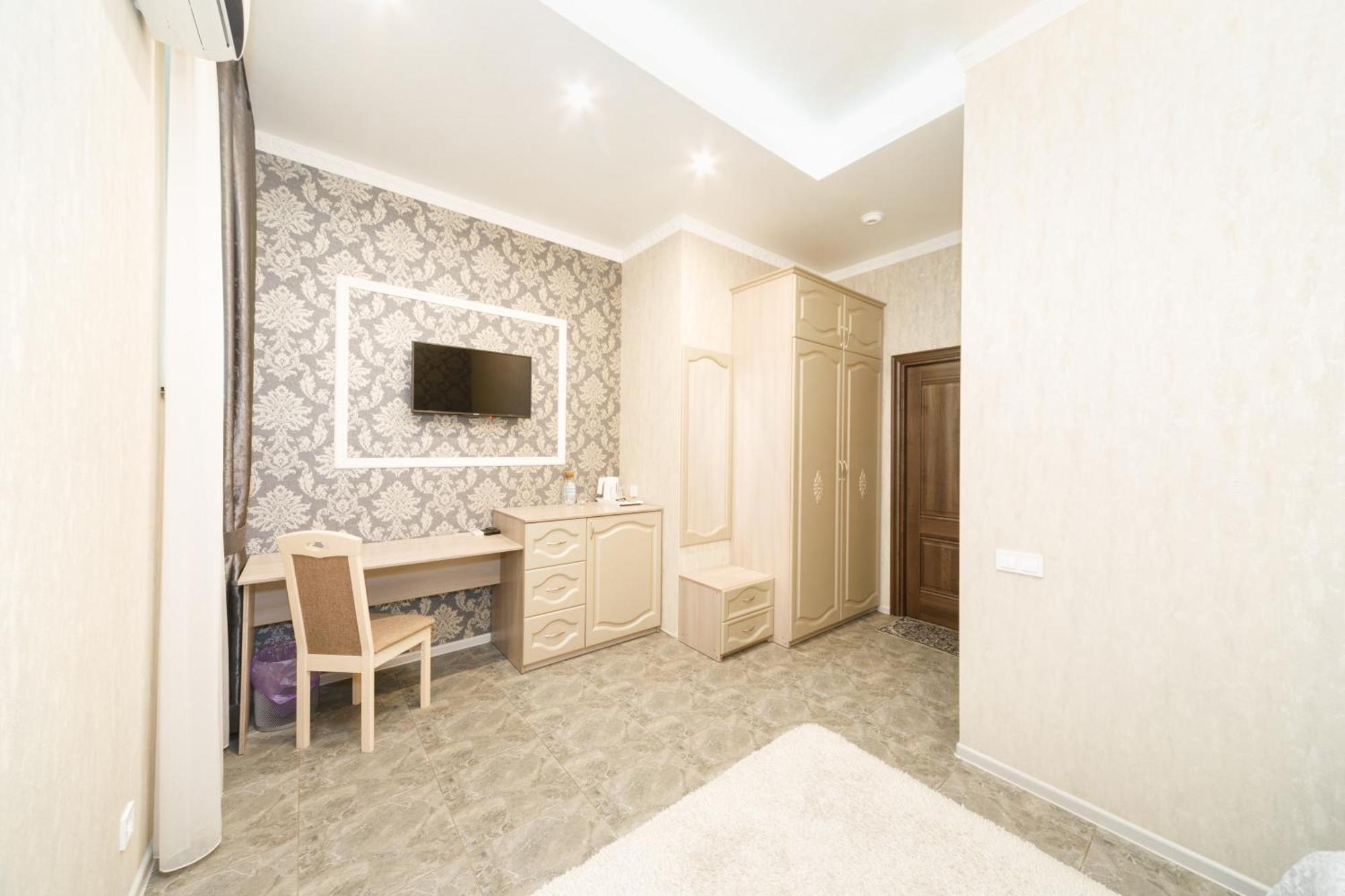 L.O.Y Family Hotel Dnipro Eksteriør bilde