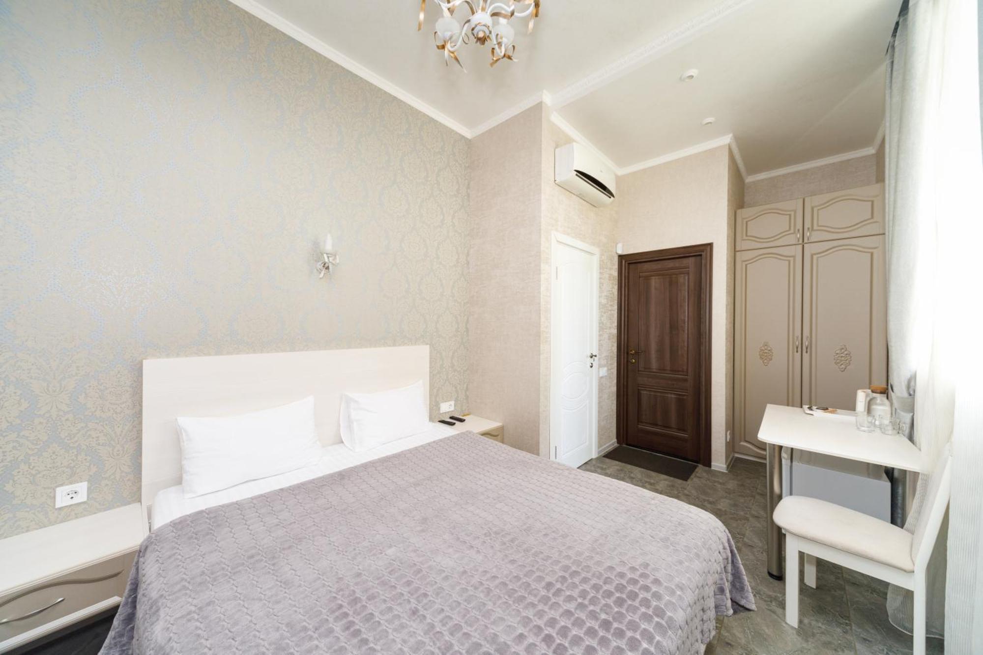 L.O.Y Family Hotel Dnipro Eksteriør bilde