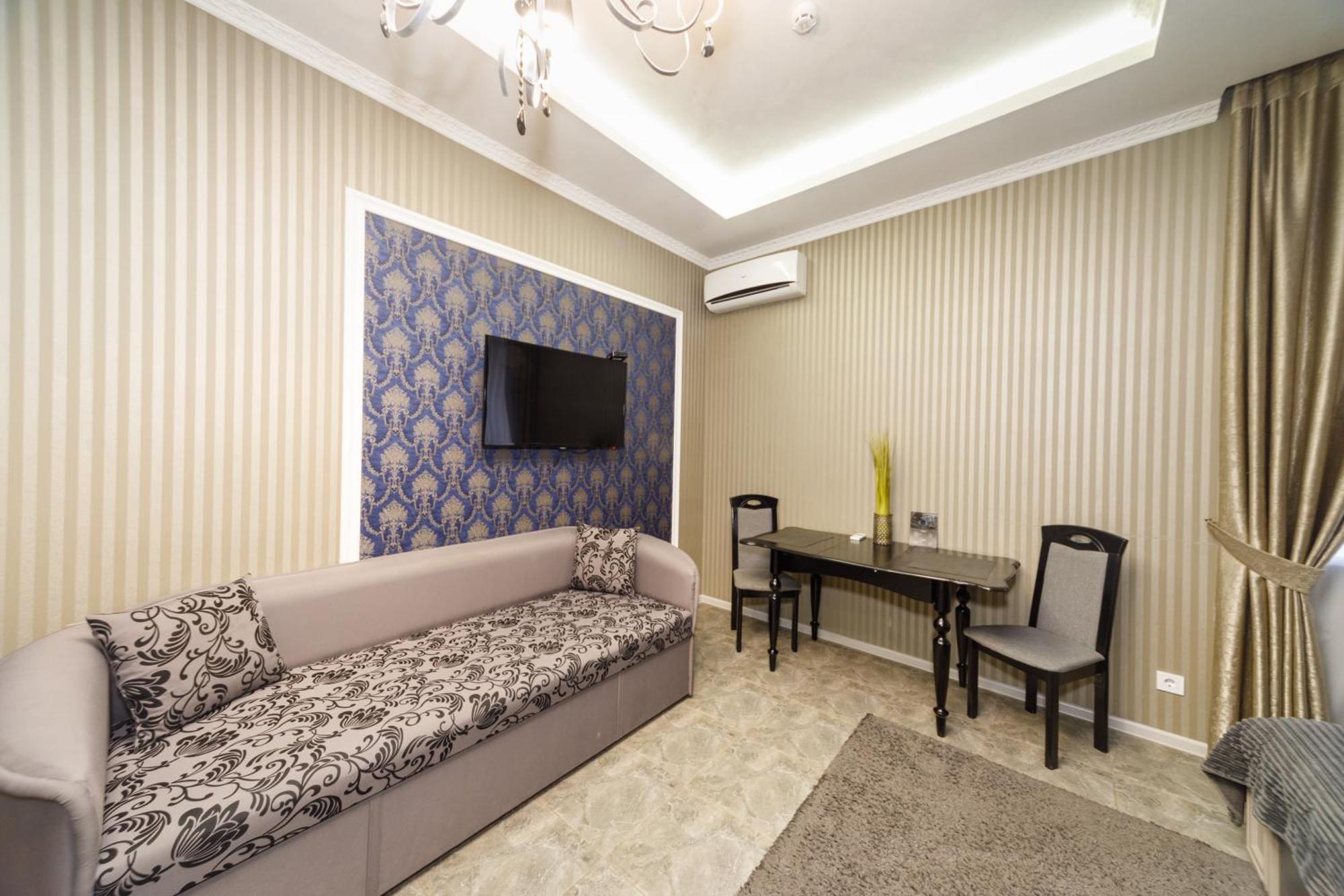 L.O.Y Family Hotel Dnipro Eksteriør bilde