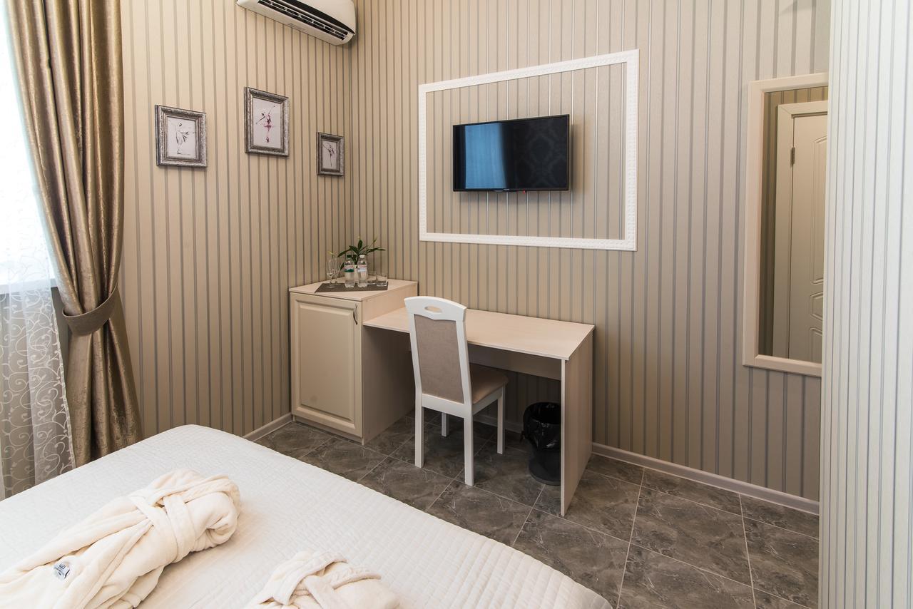 L.O.Y Family Hotel Dnipro Eksteriør bilde