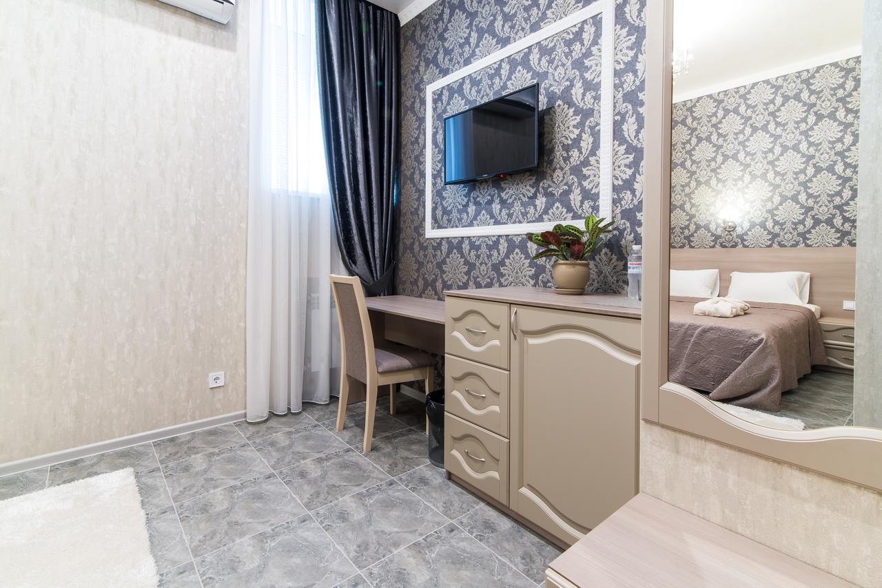 L.O.Y Family Hotel Dnipro Eksteriør bilde