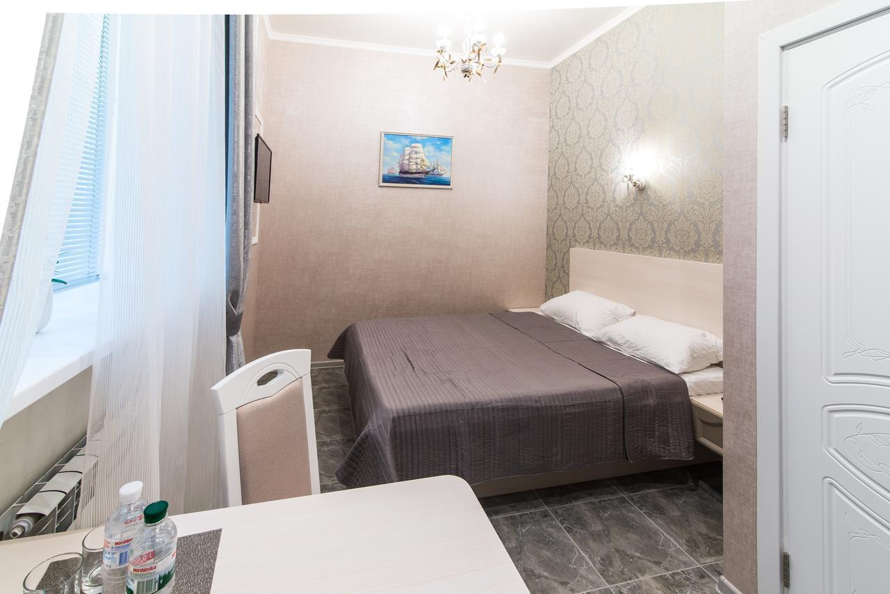 L.O.Y Family Hotel Dnipro Eksteriør bilde