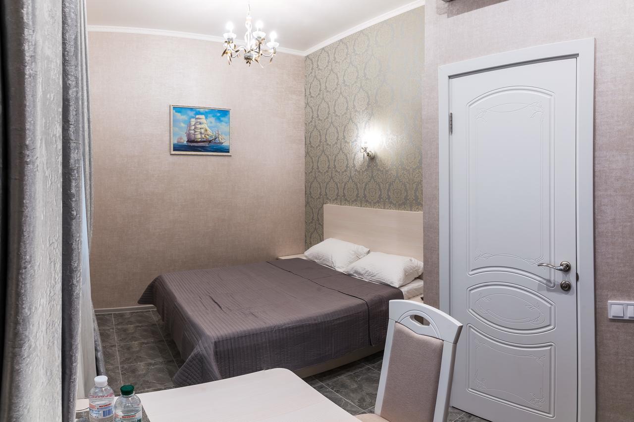 L.O.Y Family Hotel Dnipro Eksteriør bilde