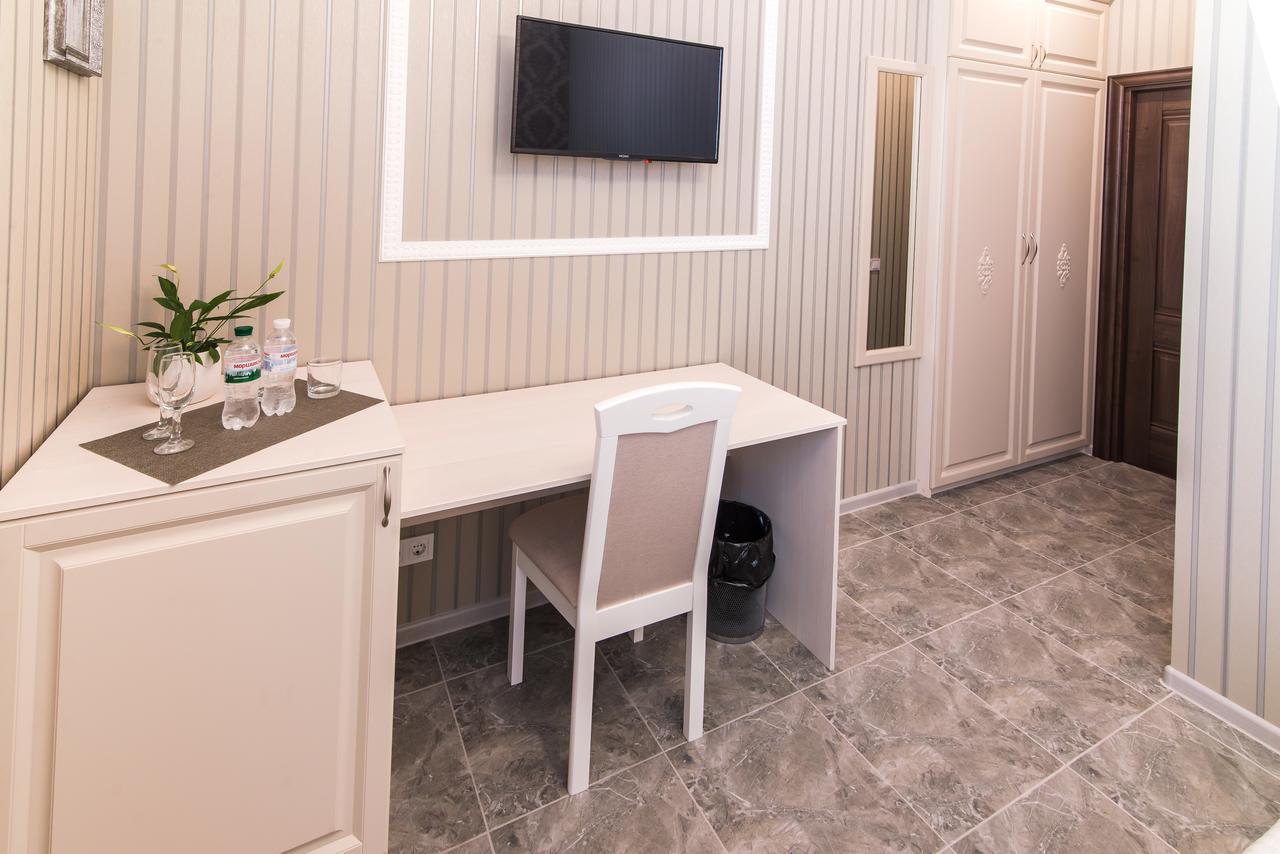 L.O.Y Family Hotel Dnipro Eksteriør bilde