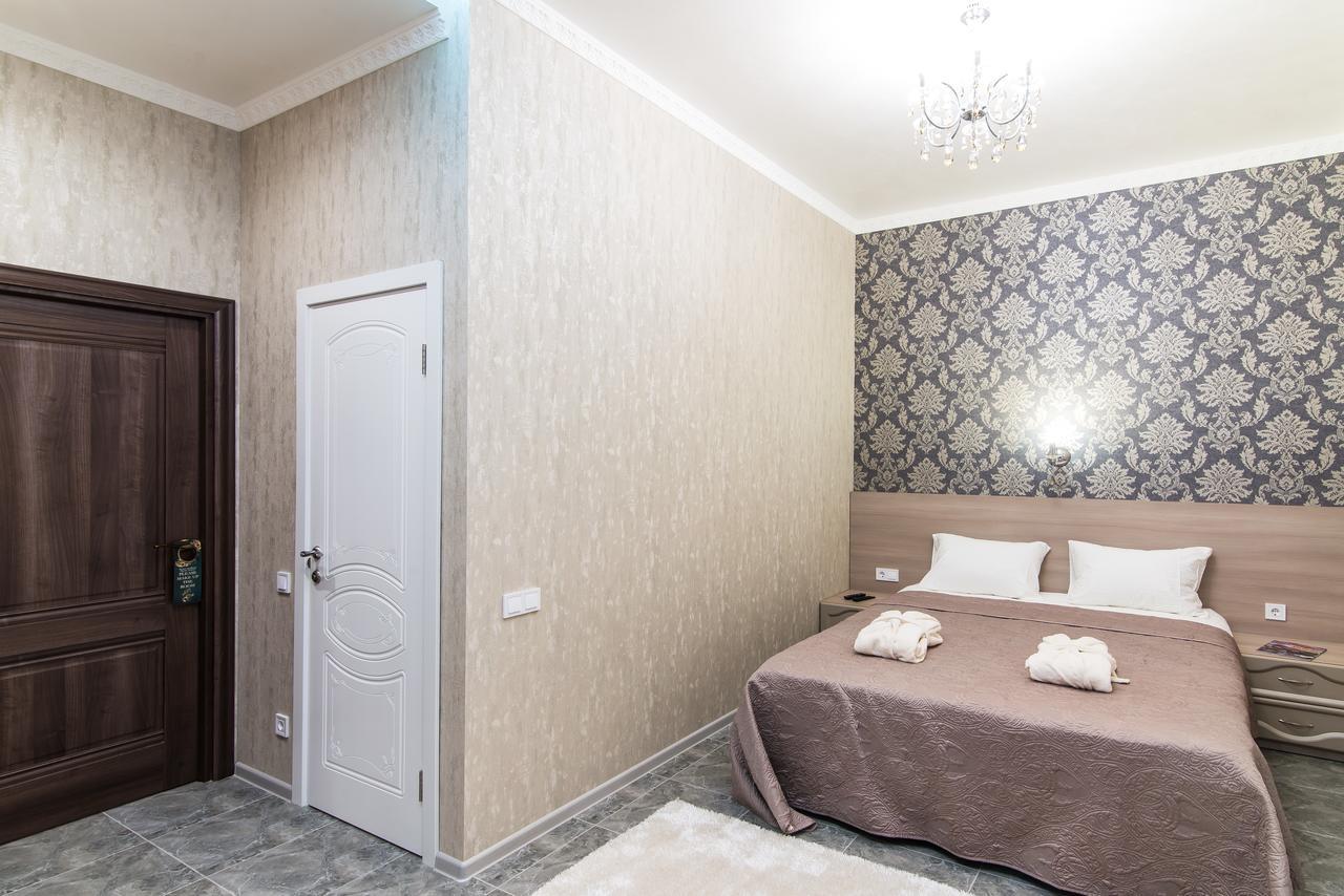 L.O.Y Family Hotel Dnipro Eksteriør bilde