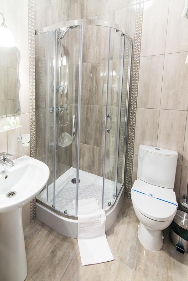 L.O.Y Family Hotel Dnipro Eksteriør bilde