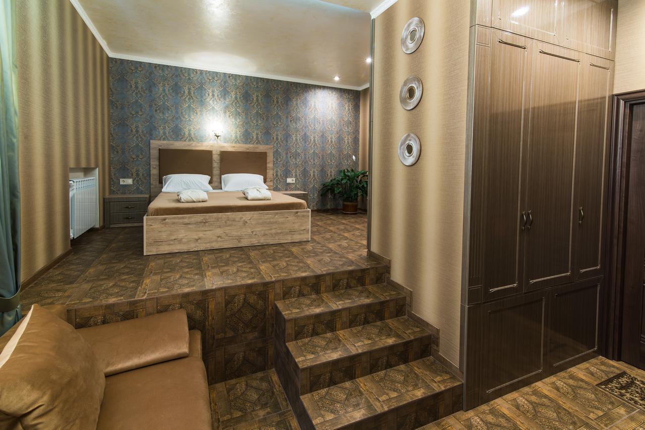 L.O.Y Family Hotel Dnipro Eksteriør bilde